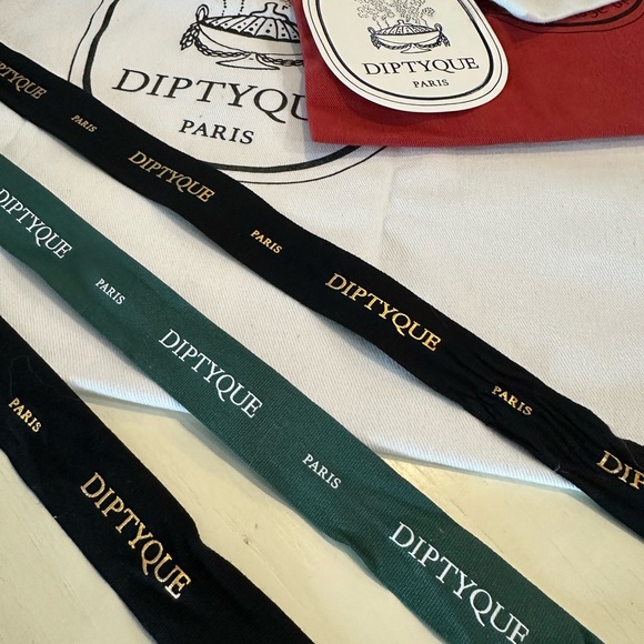 Diptyque Paris assorted gift box, cloth bags, ribbons - Picture 10 of 13
